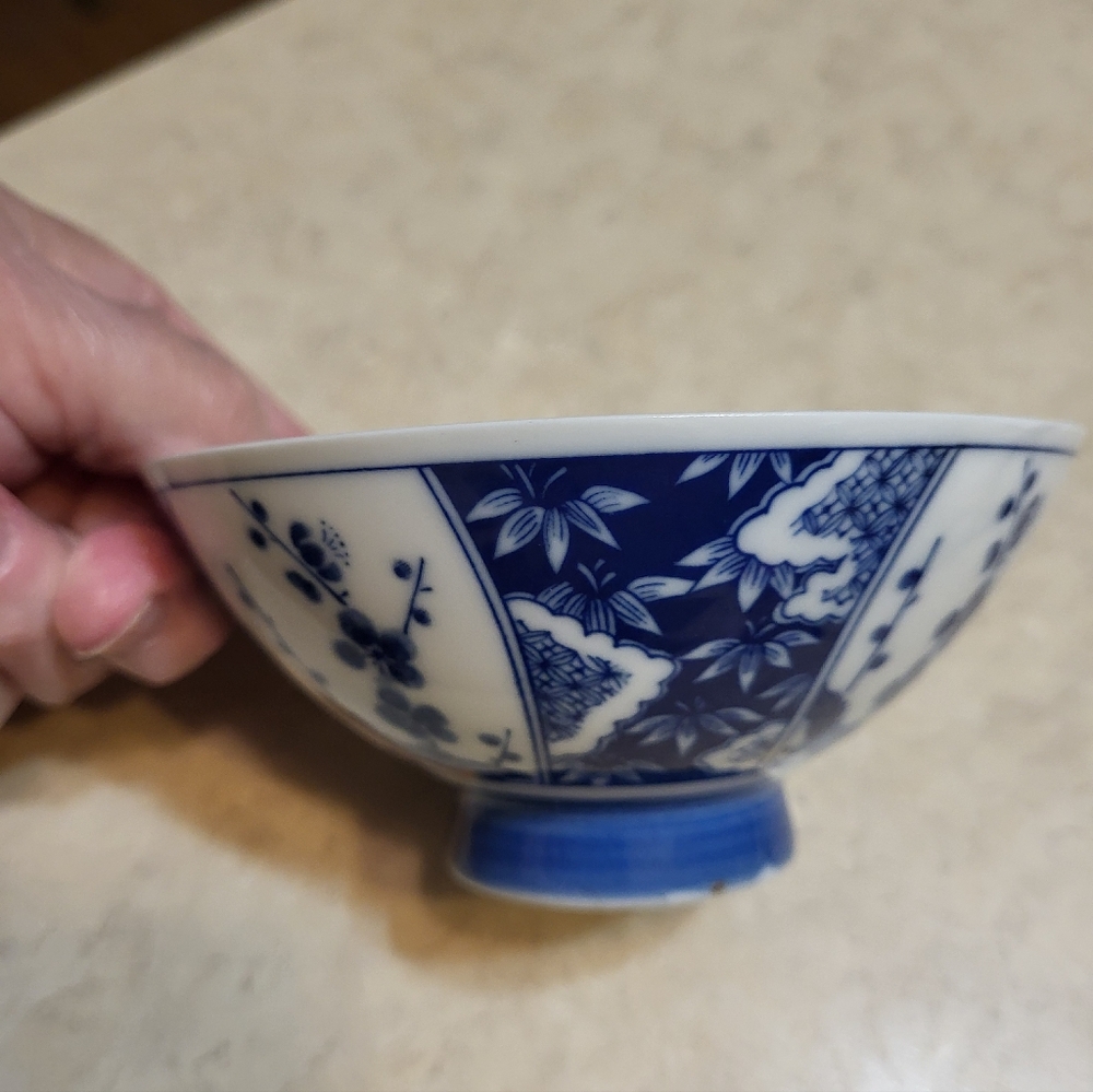 Delicate Bowl and Spoons for Tea in Blue & White Oriental Design